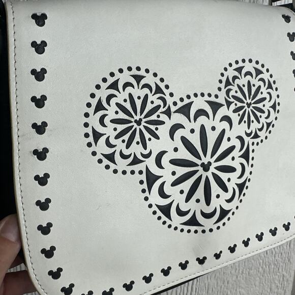 Disney Parks Vera Bradley Lazer Cut Mickey Mouse Icon Crossbody Bag Black +White - Picture 5 of 16